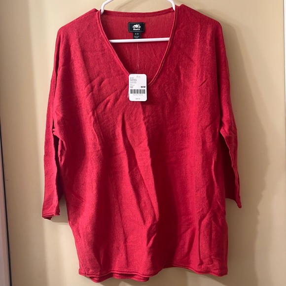 Womens medium. Light weight V neck sweater. 3/4 sleeves. NWT - Picture 1 of 1